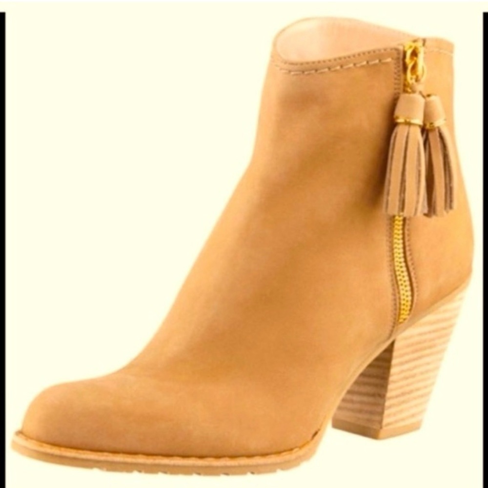 NWOB Authentic Stuart Weitzman Boots